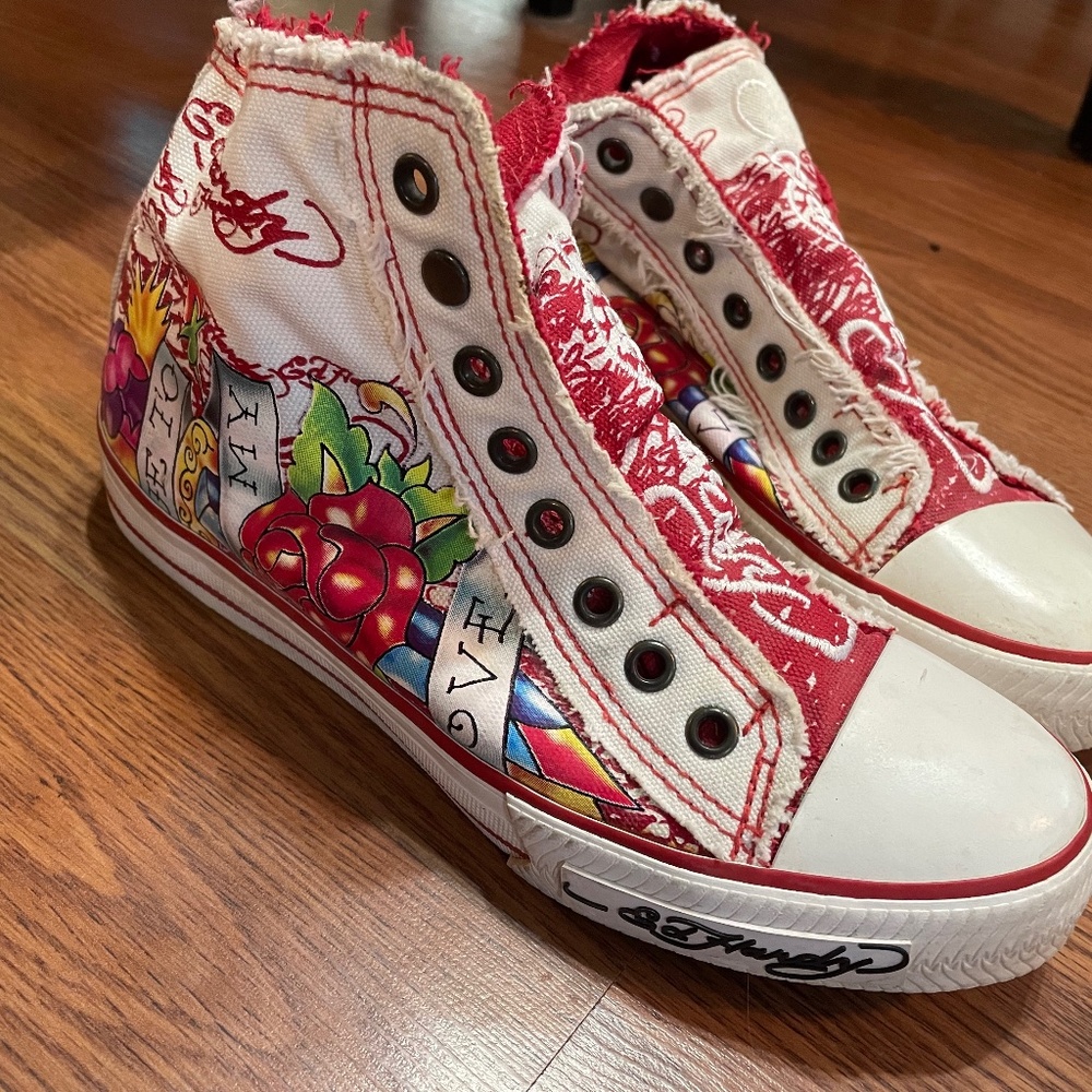 Vintage ed hardy converse